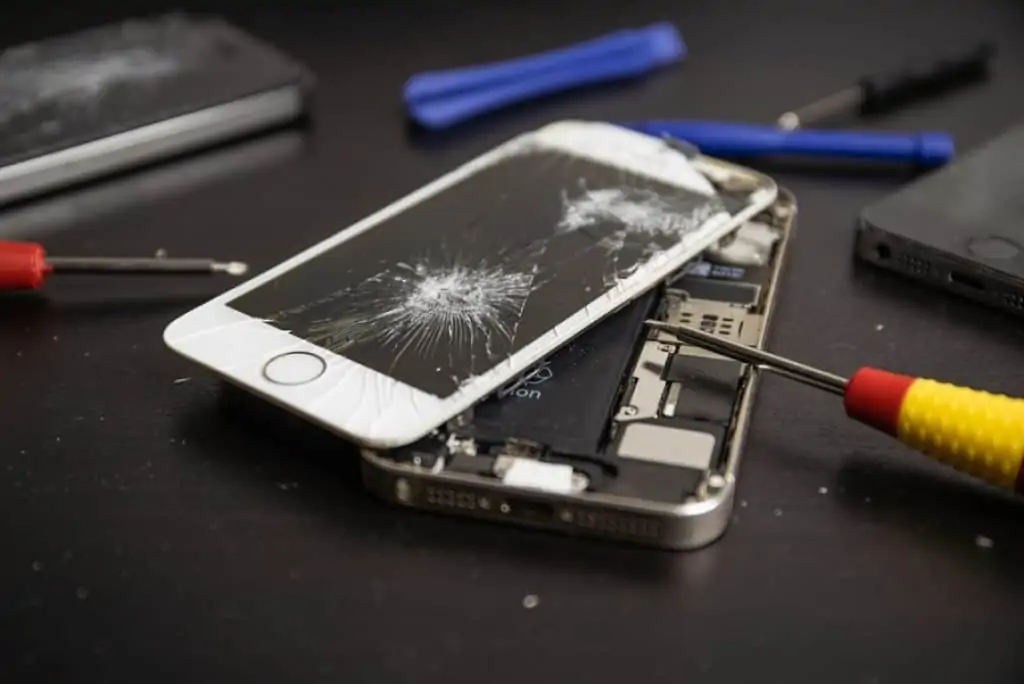 The Guide of Common iPhone Problems That Need Repairs
